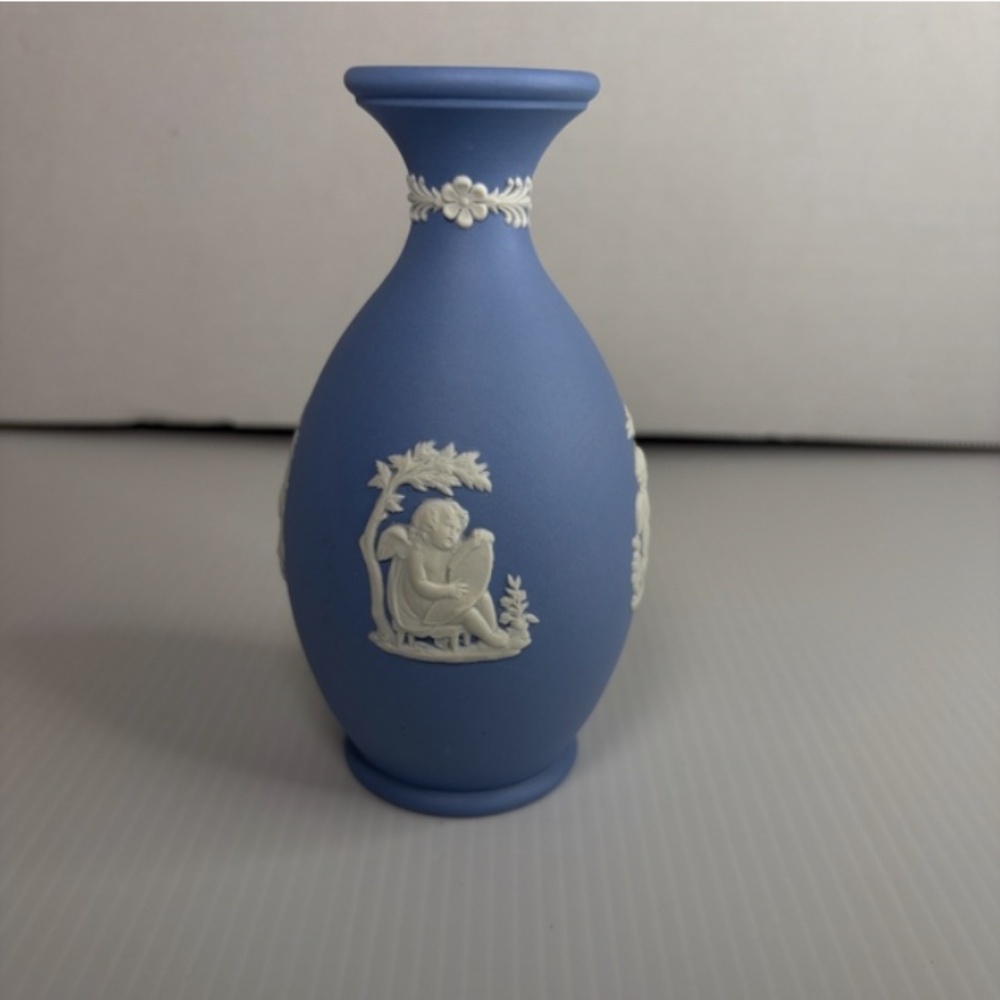Vintage WEDGWOOD JASPERWARE Bud Vase Cupid Angel Neoclassical  Light Blue EUC